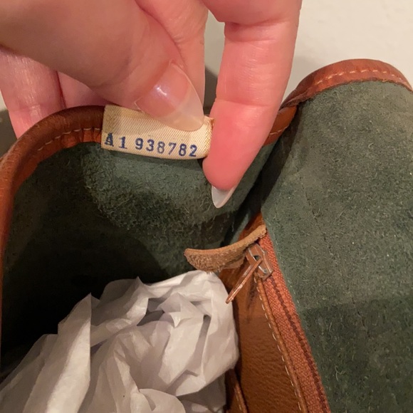 Vintage Dooney & Bourke All-Weather Leather R94 Small Surrey Camera Bag - Picture 15 of 15